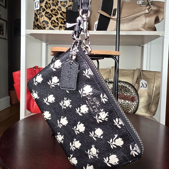 Coach Small B&W Floral Print Zipper Pouch/Wallet - Picture 1 of 7